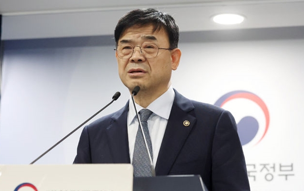 이상경 국토교통부 제1차관이 21일 오후 서울 종로구 정부서울청사에서 외국인 토지거래허가구역 지정 관련 브리핑을 하고 있다. ⓒ뉴시스