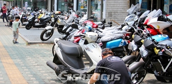 사진은 서울 충무로에 형성된 오토바이 상가 전경 / ⓒ시사포커스DB