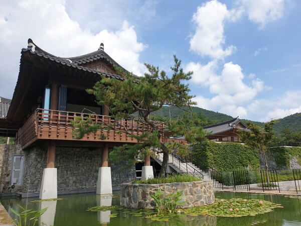 땅끝순례문학관 전망대 겸 북카페. 사진/해남군청