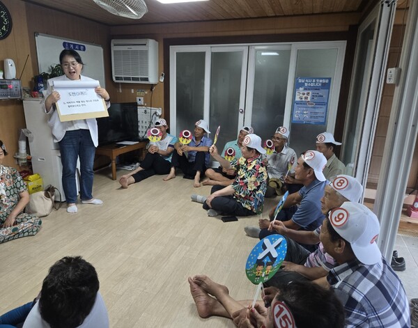 경로당에서 울린“건강벨”어르신 웃음꽃 활짝. 사진/해남군청
