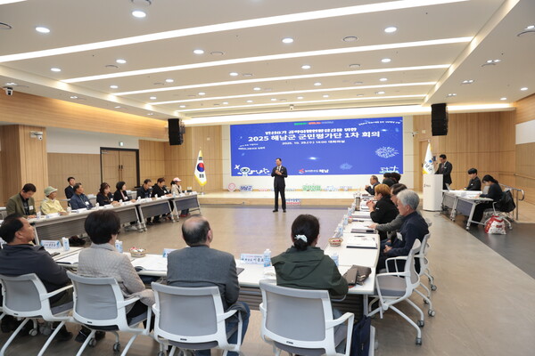 공약이행 군민평가단 회의 중 명현관 군수 인사말. 사진/해남군청