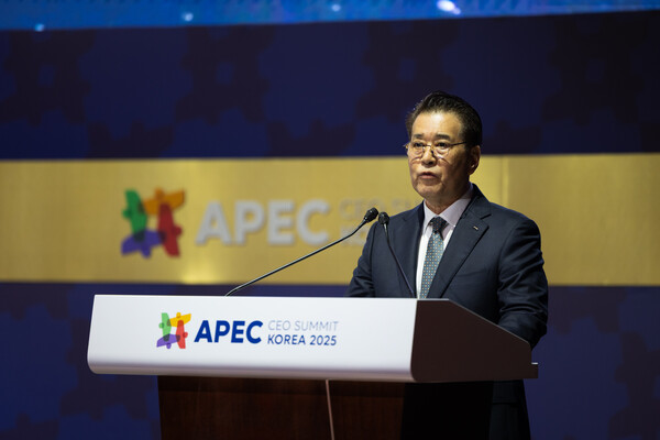 30일 포스코그룹 장인화 회장이 APEC CEO Summit이 열리는 경주 예술의전당에서 기조연설을 하고 있다.ⓒ포스코