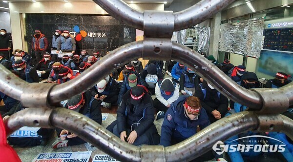 지난 2022년 민주노총 산하 택배노조 CJ대한통운지회가 CJ 대한통운 건물을 불법 점거했다. (사진 /오훈 기자)