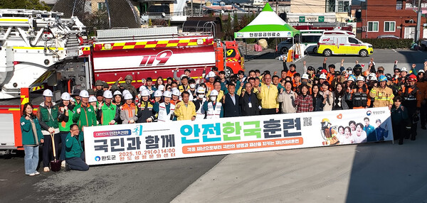 완도군 재난 대응 안전 한국 훈련 실시(참여 기관 등 단체 사진). 사진/완도군청