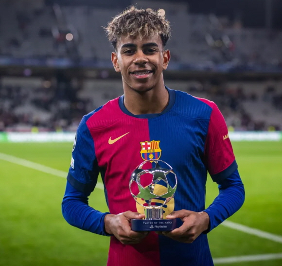 야말, 2025년 FIFPro 베스트 11. ⓒFC 바르셀로나