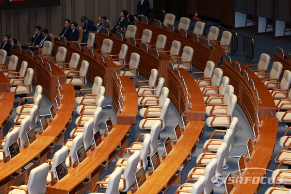 4일 이재명 대통령이 시정연설을 하고 있는 가운데 국민의힘 의원들이 불참히며 빈 자리가 보이고 있다.(2) (사진공동취재단)