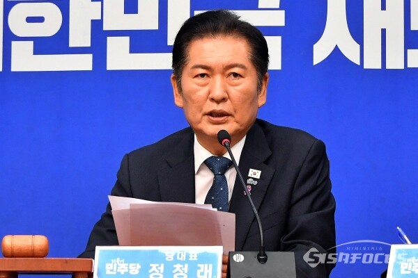 정청래 더불어민주당 대표가 지난달 22일 국회에서 열린 최고위원회의에서 모두발언을 하고 있다. 사진 / 오훈 기자