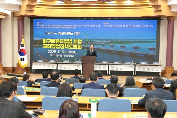 하구복원특별법 토론회에 연설중인 명현관 해남군수. 사진/해남군청