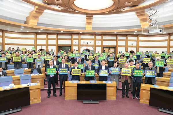 하구복원특별법 토론회에 참석한 해남군을 비롯한 국회의원 . 사진 / 해남군청
