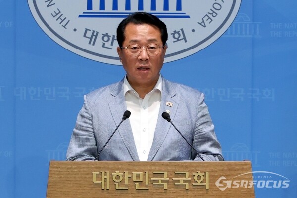 24일 문금주 민주당 원내대변인이 브리핑을 하고 있다. [사진 / 오훈 기자]