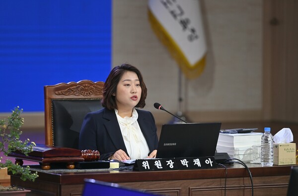 7일 박채아 교육위원장이 경북교육청  행정사무감사에서 적극적인 답변을 요청하고 있다.ⓒ경북도의회