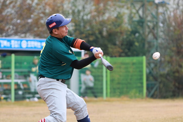 9일 ‘제8회 예천군수배 생활체육 야구대회’가 예천군생활체육야구장에서 열리고 있다.ⓒ예천군 
