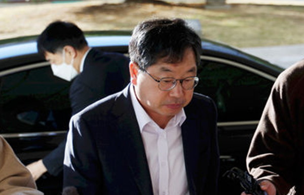 노만석 검찰총장 직무대행이 10일 오전 서울 서초구 대검찰청으로 출근하고 있다. ⓒ뉴시스