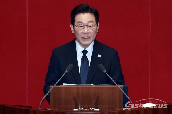 [시사포커스 / 오훈 기자] 이재명 대통령이 4일 서울 여의도 국회 본청에서 2026년도 정부 예산안에 대한 시정연설을 하고 있다.(사진공동취재단)