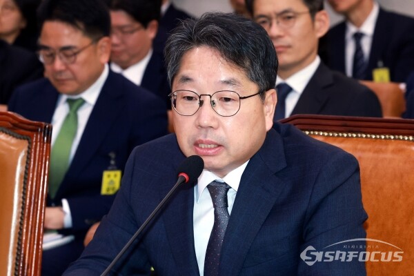 27일 노만석 검찰총장 직무대행이 의원의 질의에 답하고 있다.(3) [사진 / 오훈 기자]