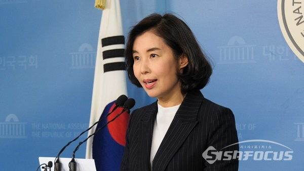 더불어민주당 박경미 대변인이 과거 국회 소통관에서 기자회견을 하고 있는 모습. 시사포커스DB