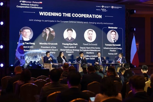 폴란드 바르샤바에서 열린 '한국·폴란드 방산 협력 콘퍼런스' 토의 모습 ⓒ국방부