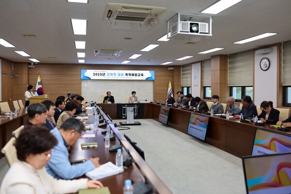 진도군이 고위직 공무원 대상으로 '폭력 예방 교육'을 진행했다. 사진/진도군청