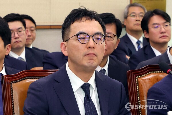 구자현 서울고검장이 지난달 23일 서울 여의도 국회 본청에서 열린 서울고등검찰청·서울중앙지방검찰청 등에 대한 법제사법위원회 국정감사에서 업무보고를 하고 있다. 사진 / 오훈 기자