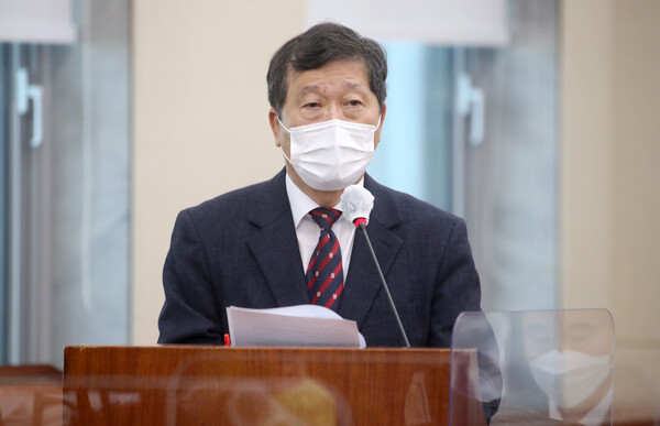 박수근 중앙노동위원장이 2022년 경제사회노동위원회 등에 대한 국정감사에서 인사말을 하고 있다. ⓒ뉴시스