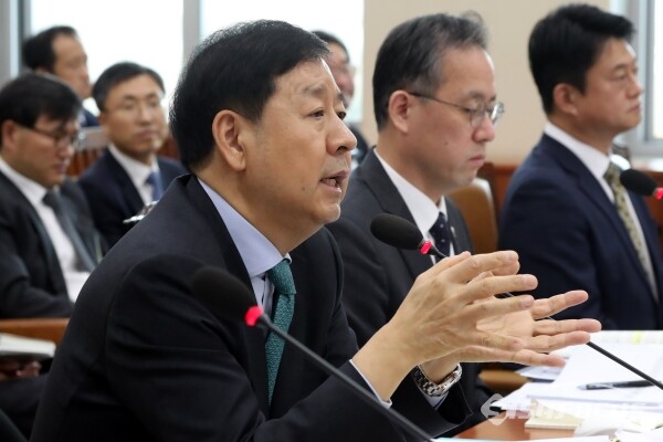 17일 구윤철 경제부총리가 의원의 질의에 답하고 있다.(3)