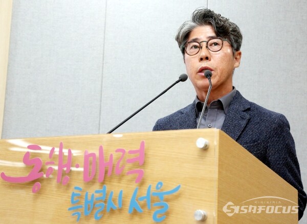 17일 김선직 대표가 브리핑을 하고 있다.(1)