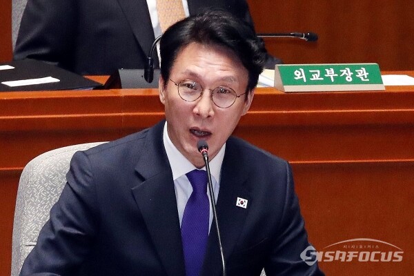 6일 김민석 국무총리가 의원의 질의에 답하고 있다. [사진 / 오훈 기자]