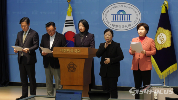 18일 오전 국회 소통관에서 국민의힘 서울지역 국회의원 일동(배현진, 고동진, 박수민, 조은희)이 김민석 국무총리 서울시정 개입 및 관권 선거 규탄 기자회견을 하고 있다. 사진 / 김경민 기자