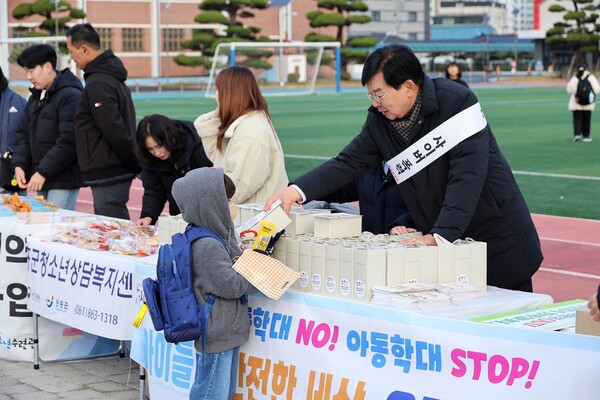 장흥군이 아동학대 예방 캠페인을 개최했다. 사진/장흥군청