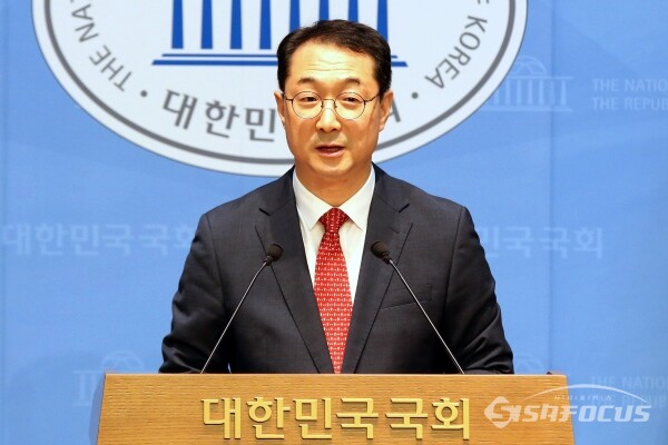 11일 국민의힘 김건 외통위 간사가 기자회견을 하고 있다. [사진 / 오훈 기자]