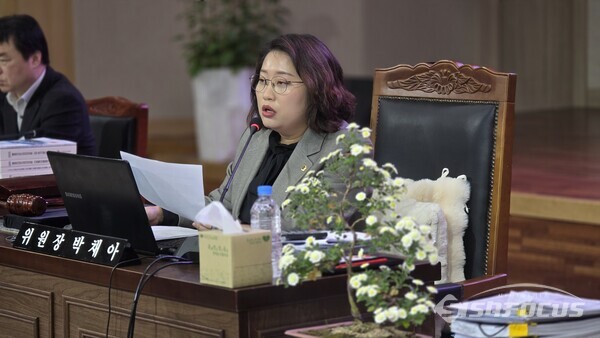 20일 박채아 교육위원장이 경북교육청 행정사무감사에서 사립유치원 횡령 사건에 대해 강력한 처벌을 촉구하고 있다.ⓒ김영삼 기자