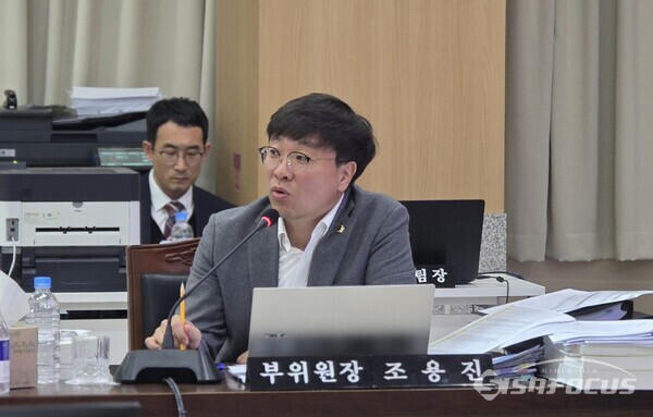 20일 조용진 부위원장이 경북교육청 행정사무감사에서 부모교육 확대를 당부하고 있다.ⓒ김영삼 기자