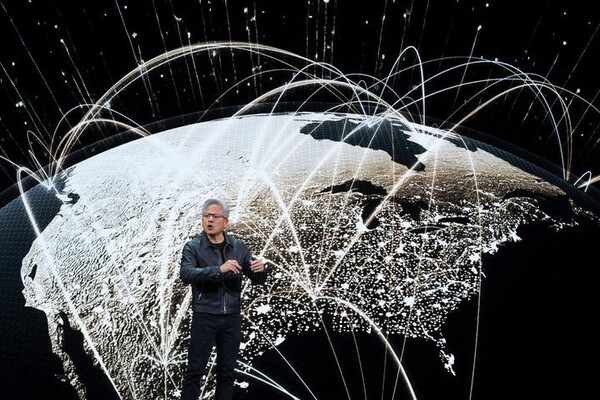 젠슨 황 엔비디아 최고경영자(CEO)가 지난달 28일(현지 시간) 미국 워싱턴 컨벤션센터에서 열린 GPU 기술 콘퍼런스(GTC)에서 기조연설을 하고 있다. ⓒ뉴시스