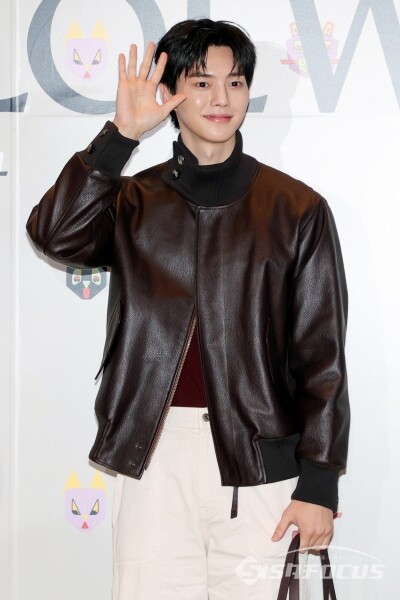 20일 배우 송강이 포즈를 취하고 있다.(2) [사진 /오훈 기자]