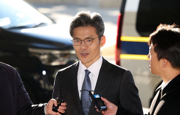 박철우 신임 서울중앙지방검찰청 검사장이 21일 서울 서초구 서울 중앙지검으로 출근하며 취재진과 만나 질의응답을 하고 있다. ⓒ뉴시스