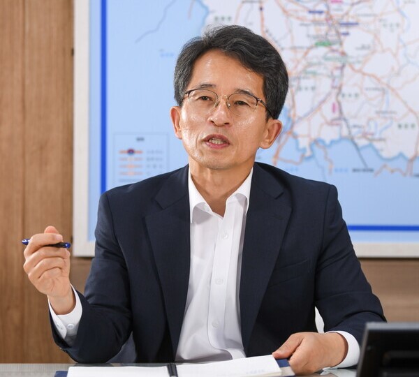 유정근 영주시장 권한대행은 “2026년 예산이 시민의 삶을 지키고 미래를 준비하는 데 온전히 쓰일 수 있도록 신중하고 책임감 있게 집행하겠다”고 강조하고 있다.ⓒ영주시