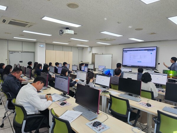 진도군이 신규 공무원 직무역량 강화! ‘세외수입 실무 교육’을 진행했다 . 사진/진도군청