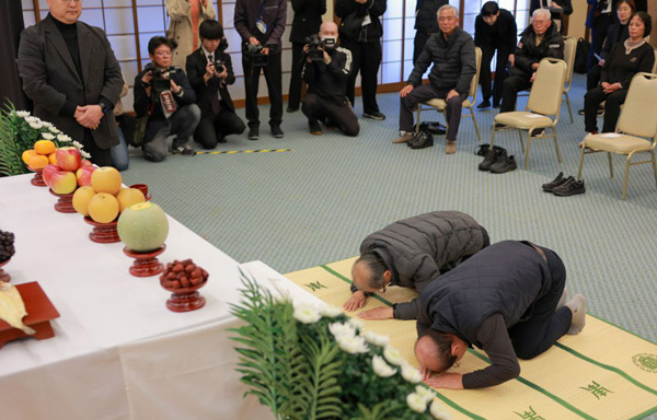 정부는 21일 오전 10시 일본 니가타현 사도시에서 정부 대표인 이혁 주일본대사를 비롯한 정부 관계자 및 유가족 11명이 참석한 가운데 사도광산 강제동원 한국인 희생자를 위한 추도식을 개최했다 ⓒ외교부