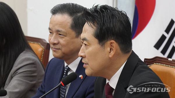 장동혁 국민의힘 대표(우)가 21일 오후 국회에서 다이빙 주한중국대사를 접견한 가운데 발언하고 있다. 사진 / 김경민 기자