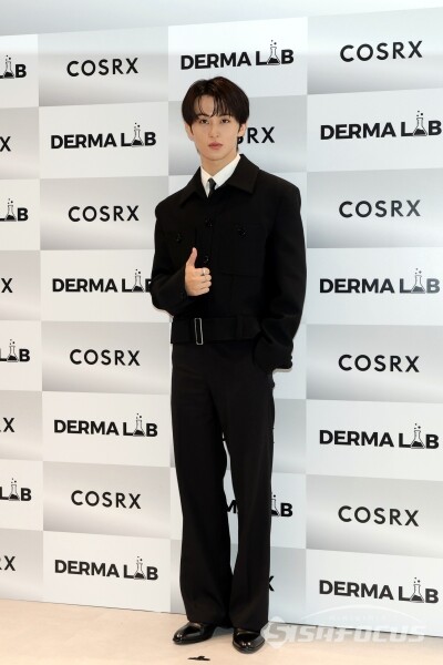 24일 NCT 마크가 포즈를 취하고 있다.(3) [사진 / 오훈 기자]