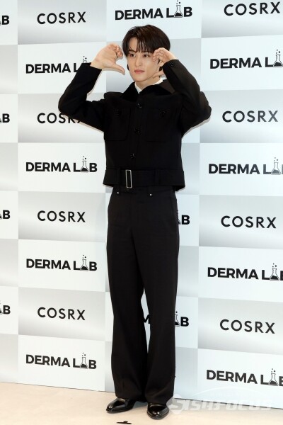 24일 NCT 마크가 포즈를 취하고 있다.(3) [사진 / 오훈 기자]