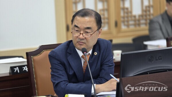 25일 박규탁 경북도의원이 ‘경상북도 자연유산의 보존 및 활용에 관한 조례 일부개정조례안’을 대표발의했다.ⓒ김영삼 기자