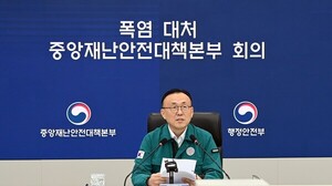 <b>정부</b> "<b>폭염</b> 9월초까지, 야외 행사·활동 취소 또는 변경 당부"