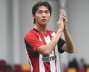 'EPL' <b>김지수</b>, 리그컵 레이턴 오리엔트전서 <b>1군</b> 데뷔… 팀은 3-1 승리