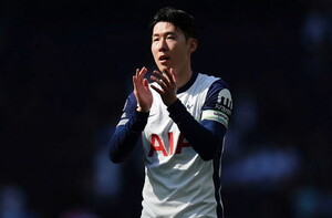 英 매체 "<b>손흥민</b>, UEL <b>선발</b>? 아직 경기력 의문"