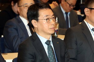 [포토] 원영준 신용보증재단중앙회장, 민관 정책협의회 출범식에 참석 - 뉴스 썸네일 이미지