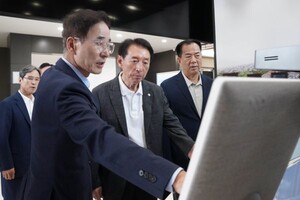 경주 XR모빌리티 버스투어 '인기'… <b>김석기</b> <b>의원</b> 등 현장 체험